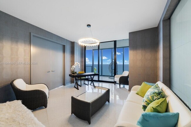 Building Photo - 18555 Collins Ave