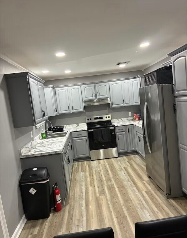 Building Photo - 213 Terry Dr