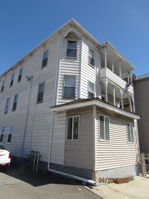 Building Photo - 4 Plum St