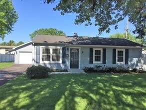 Building Photo - 2 Sweetbriar Ct