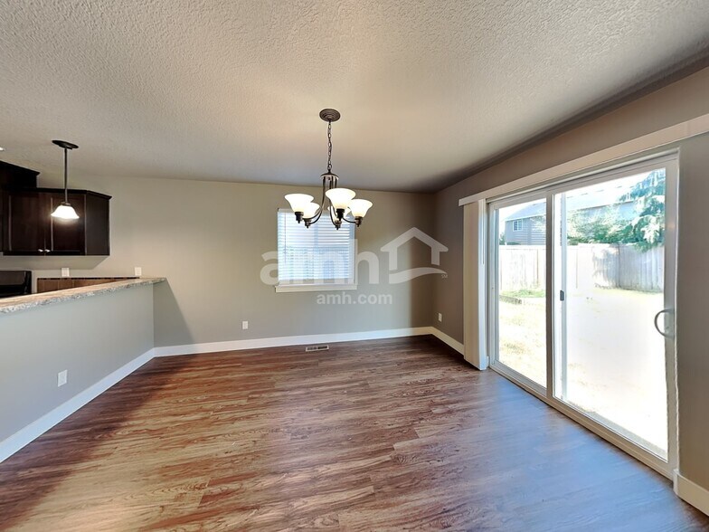 Building Photo - 480 Tulip Ave
