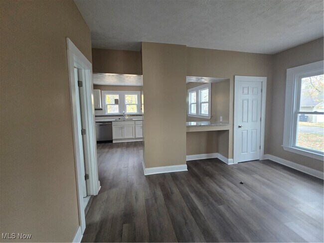 Building Photo - 2294 E 100th St