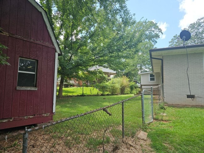 Building Photo - Renovated Marietta Brick Bungalow for Lease