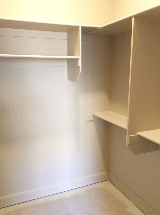 Building Photo - Gemstone Properties - Townhome in Sky Ridge