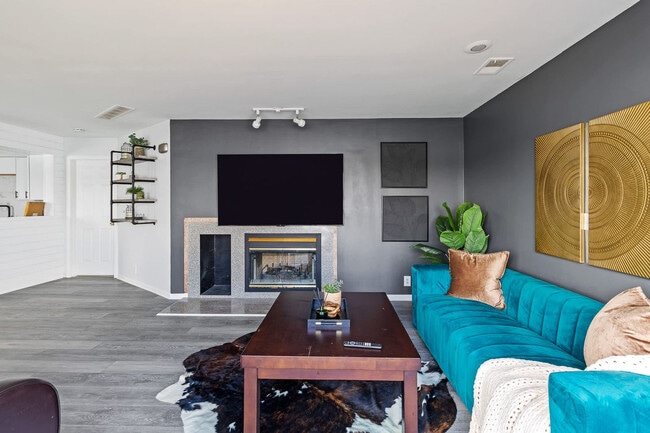 Building Photo - 301 S Front St