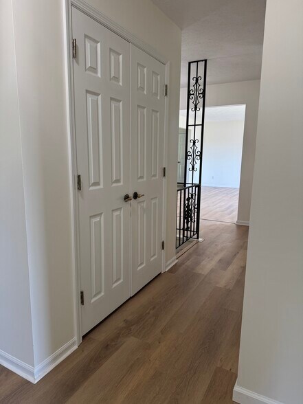 Building Photo - 1316 Oriole Dr