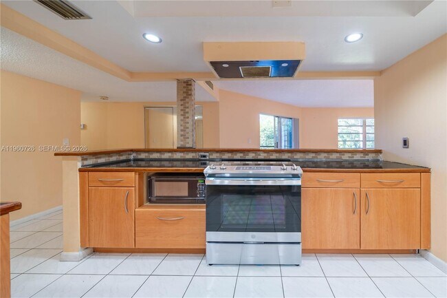 Building Photo - 3100 Riverside Dr