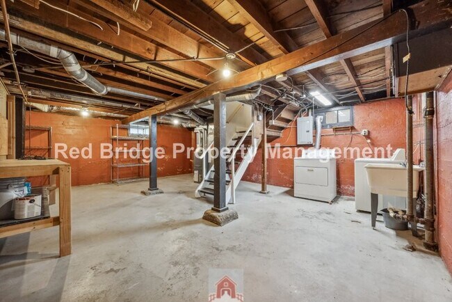 Building Photo - 2619 NE Flanders St