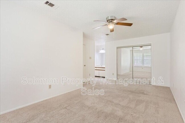 Building Photo - 1015 E Yager Ln