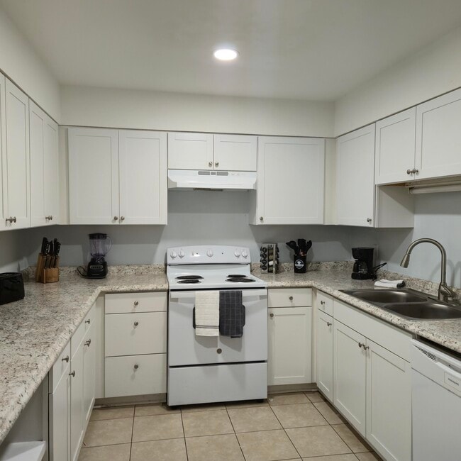 Building Photo - 348 Woodham Ct