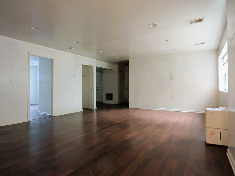 Building Photo - 2530 W Fitch Ave