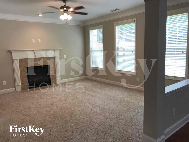 Building Photo - 531 Garden View Ct