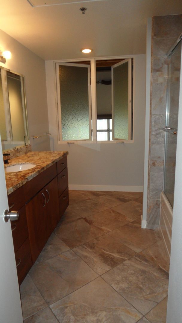 Building Photo - Office Space Living 2 BR 2.5 BA Attached 2 Car Garage