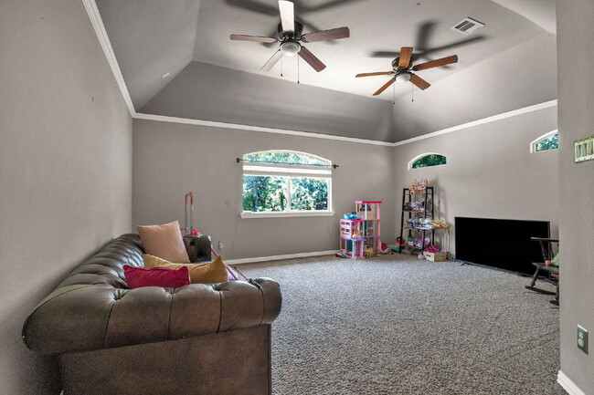 Building Photo - "Discover Your Dream Home: Spacious 4-Bedr...