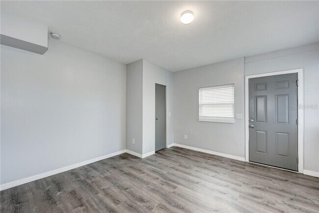 Building Photo - MOVE IN TO THIS SARASOTA HOME NOW WITH ZER...