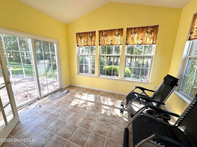 Building Photo - 105 Golf View Dr