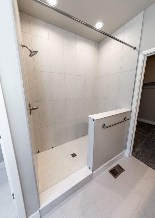 Building Photo - 3 Bedroom Contemporary Townhome off of Austin Bluffs