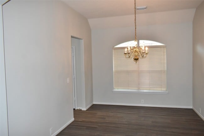Building Photo - 11111 Sprucedale Ct