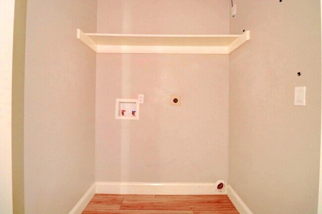 Building Photo - 1321 Clover Dr