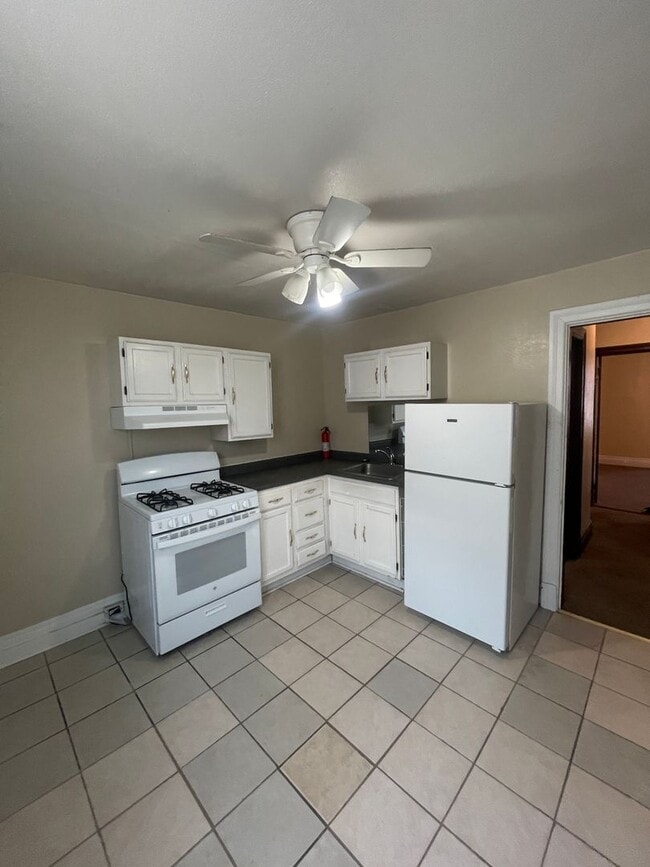 Building Photo - Methyl Duplex