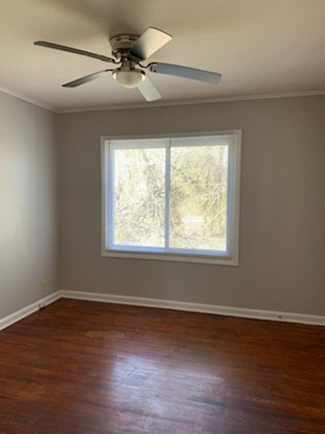Building Photo - 204 Sunset Ct