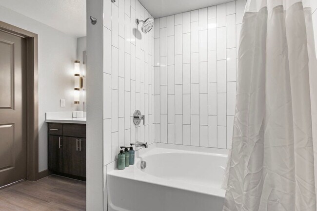 Building Photo - 400 N 2nd Ave