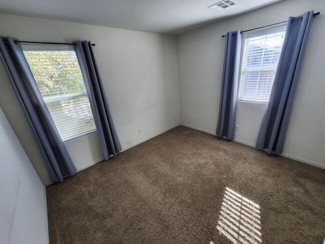 Building Photo - Lovely Two Story Home in Mountain Edge Community