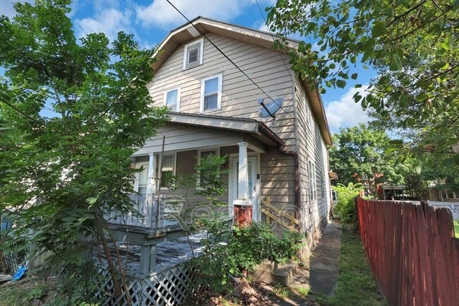 Building Photo - 463 Reinhard Ave