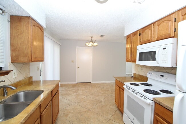 Building Photo - West Pensacola Rental with 3 Bedrooms, Privacy-Fenced Yard, Indoor Laundry Room & Easy Access to ...