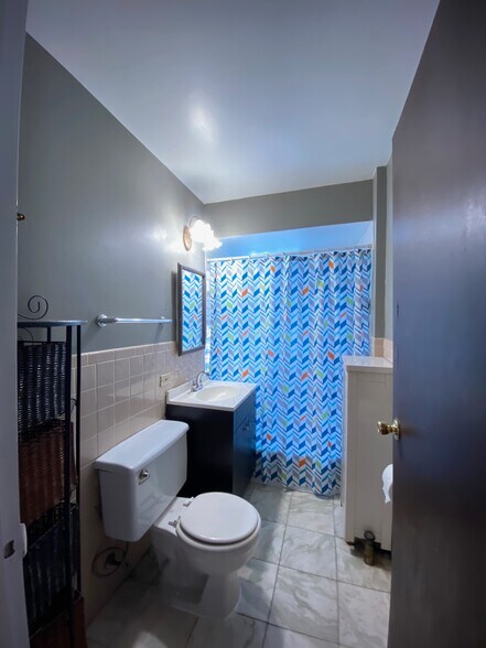 Building Photo - 2232 W Addison St