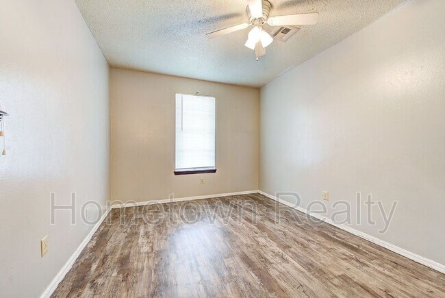 Building Photo - 5216 Creekwood Terrace