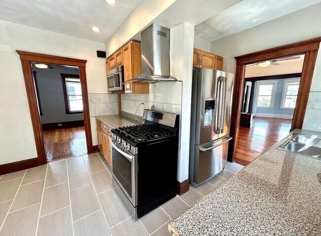 Building Photo - 41 Dunbar Ave