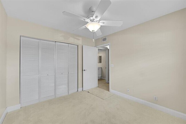 Building Photo - 2518 NW 89th Dr
