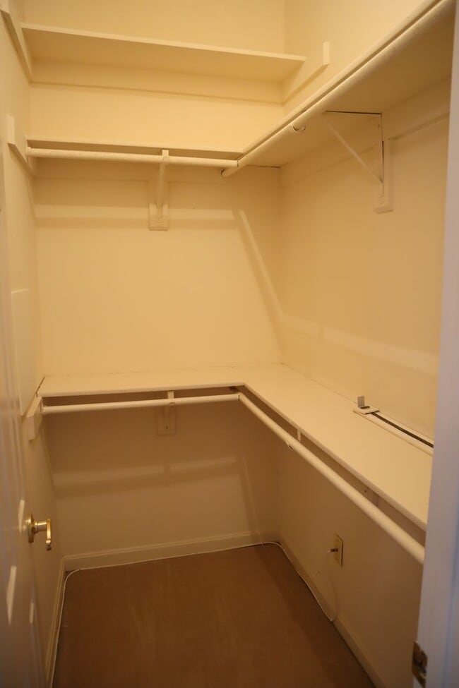 Building Photo - Premium Townhome in Kentlands Hill District