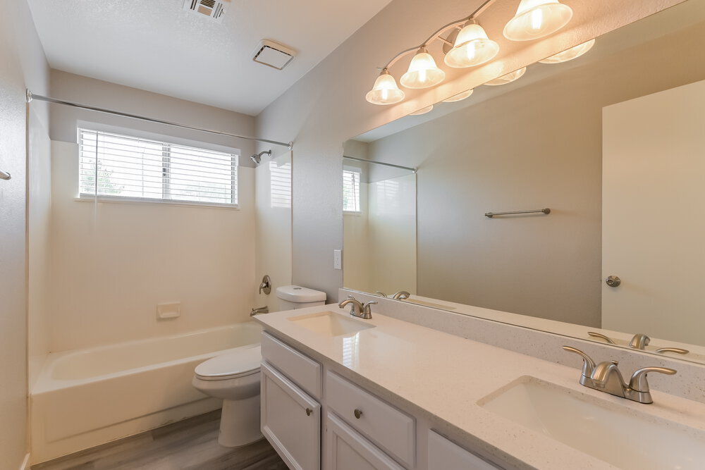 Building Photo - 909 Dodge St