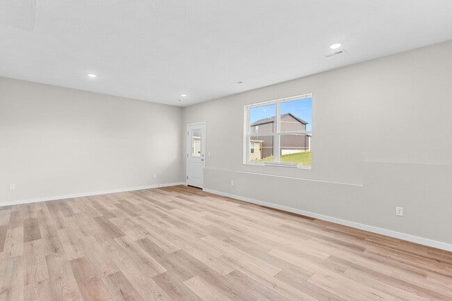 Building Photo - Beautiful Split Level 5 Bedroom Home - Hills of Olde Savannah