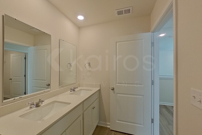 Building Photo - 124 Inez Ave