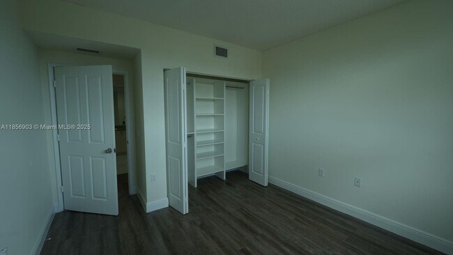 Building Photo - 987 SW 37th Ave