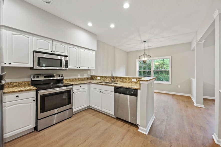 Building Photo - 40 Brittany Pl