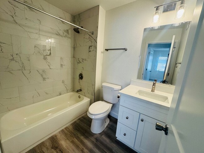 Building Photo - Remodeled Single-Level Beauty in Wildwood!