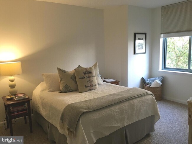 Building Photo - 851 N Glebe Rd