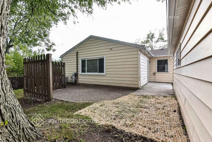 Building Photo - 200 Valley Dr