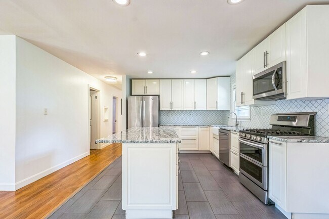 Building Photo - Charming 3BR House in Decatur