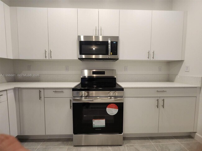 Building Photo - 2429 SE 28th Dr