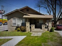 Building Photo - Large 3 Bed 2 Bath