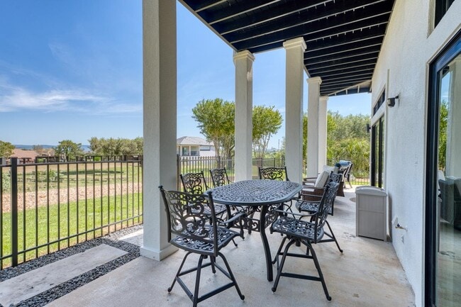 Building Photo - 3305 Close Call