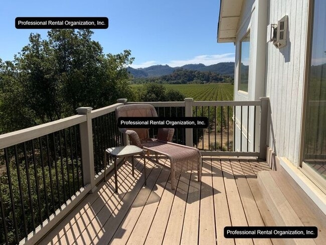 Building Photo - Upper Carriage house Flat with deck & expansive Vineyard and Sunset views