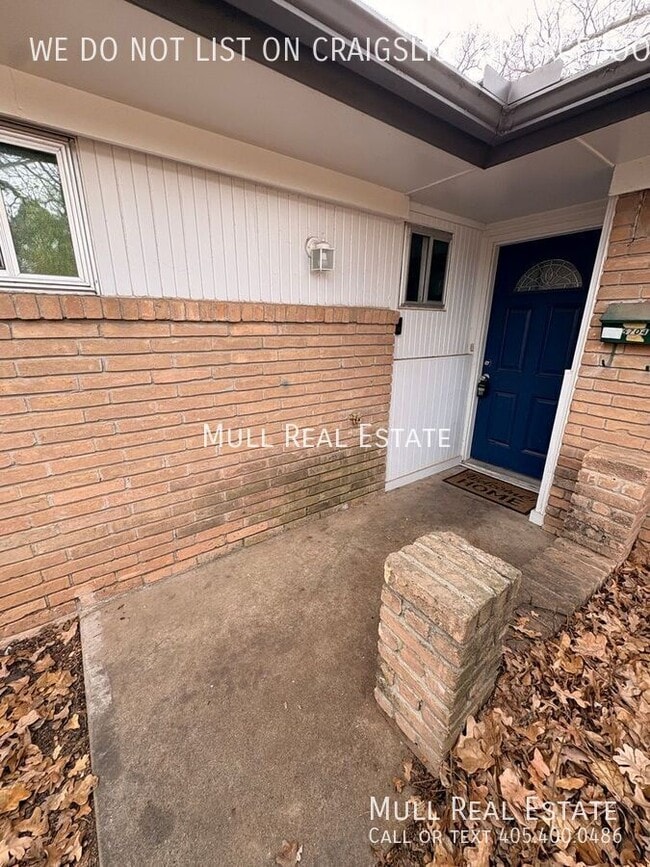 Building Photo - 5704 NW 33rd St