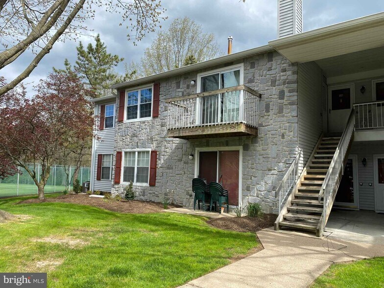 Second floor end unit - 15 Azalea Ct