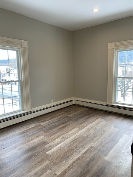 Building Photo - 2015 Quechee Main St